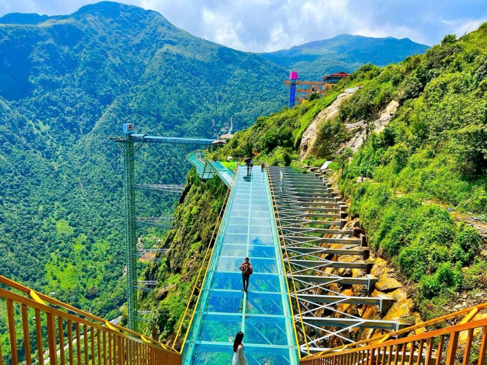 Rong May Glass Bridge is more than just a structure – it's an unforgettable adventure suspended in the clouds